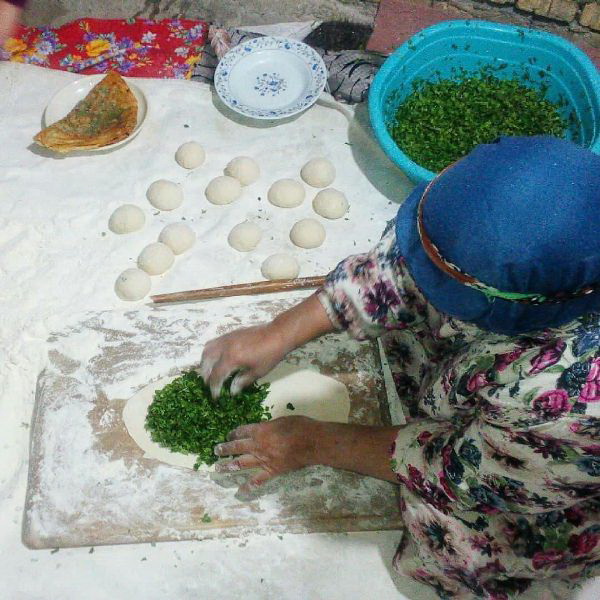 پانار | پارس ساختار | پخت نان محلی خیتاب با استفاده از انواع گیاهان دارویی در شهرستان مرند