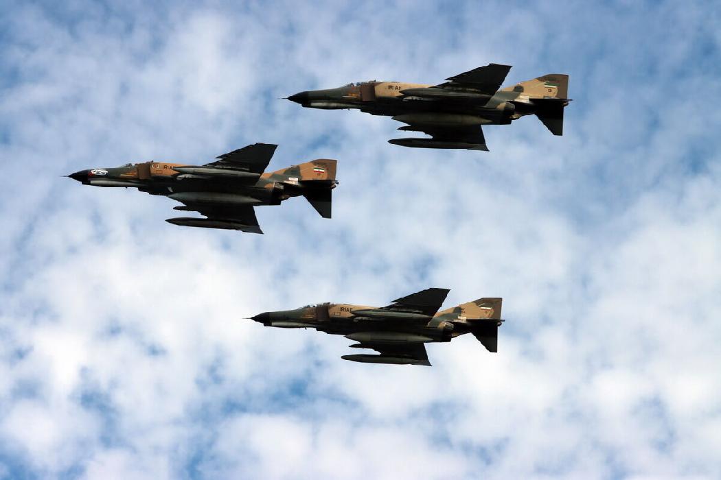 پانار | پارس ساختار | حضور بیش از ۴۰ فروند جنگنده در رژه هوایی روز ارتش