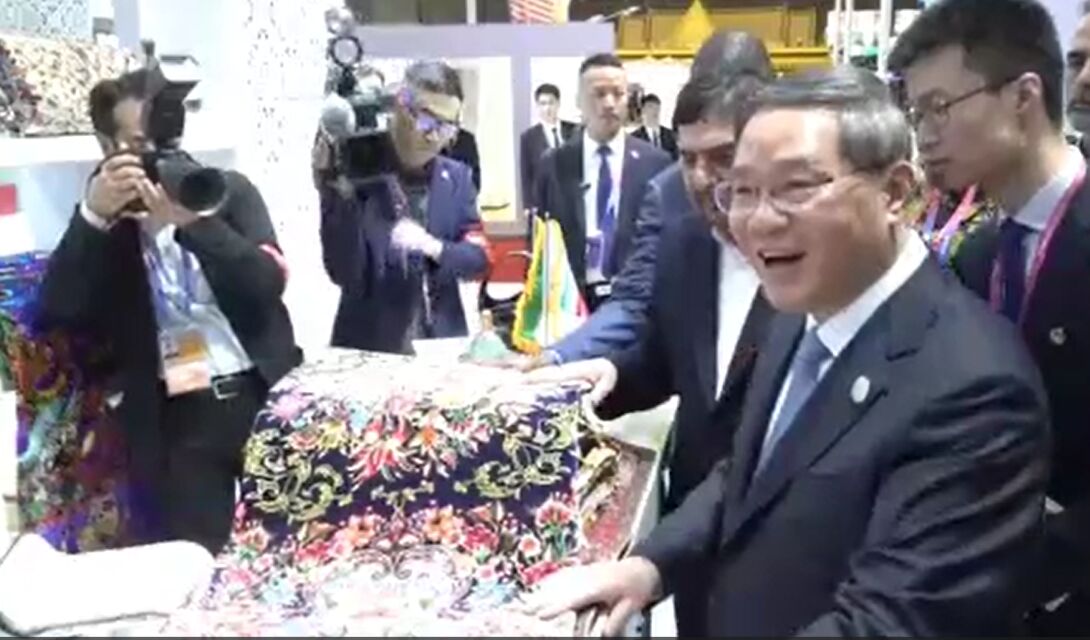 پانار | پارس ساختار | نخست‌وزیر چین از غرفه ایران در نمایشگاه بین‌المللی واردات بازدید کرد