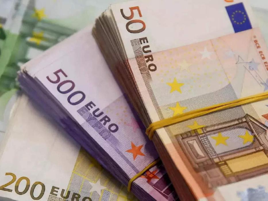 پانار | پارس ساختار | نرخ یورو افزایشی شد/دلار ثابت ماند