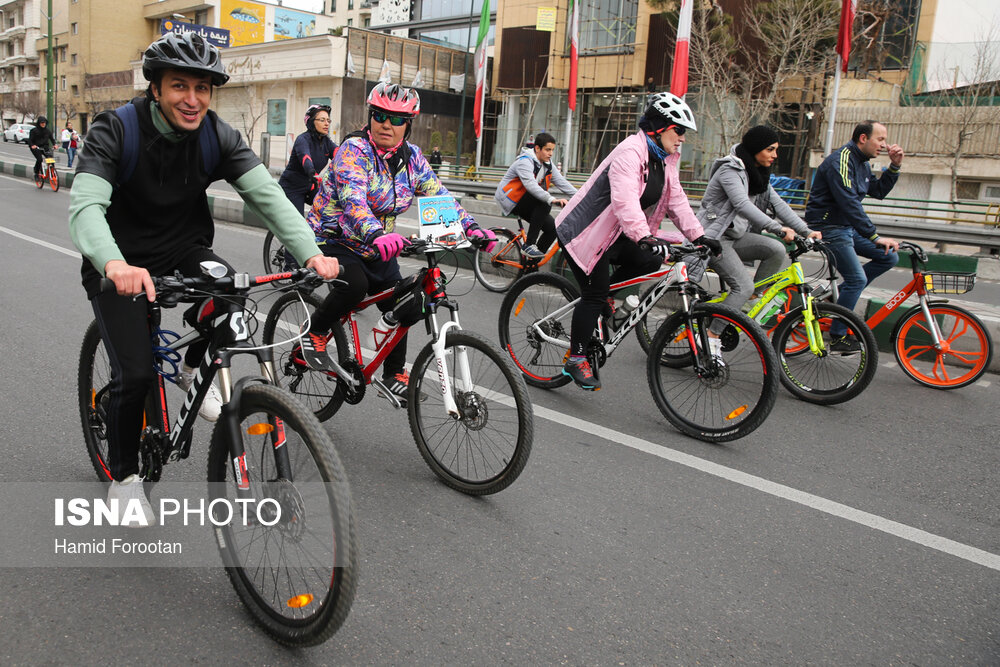 پانار | پارس ساختار | چرخ دوچرخه زنان سلیقه‌ای می‌چرخد