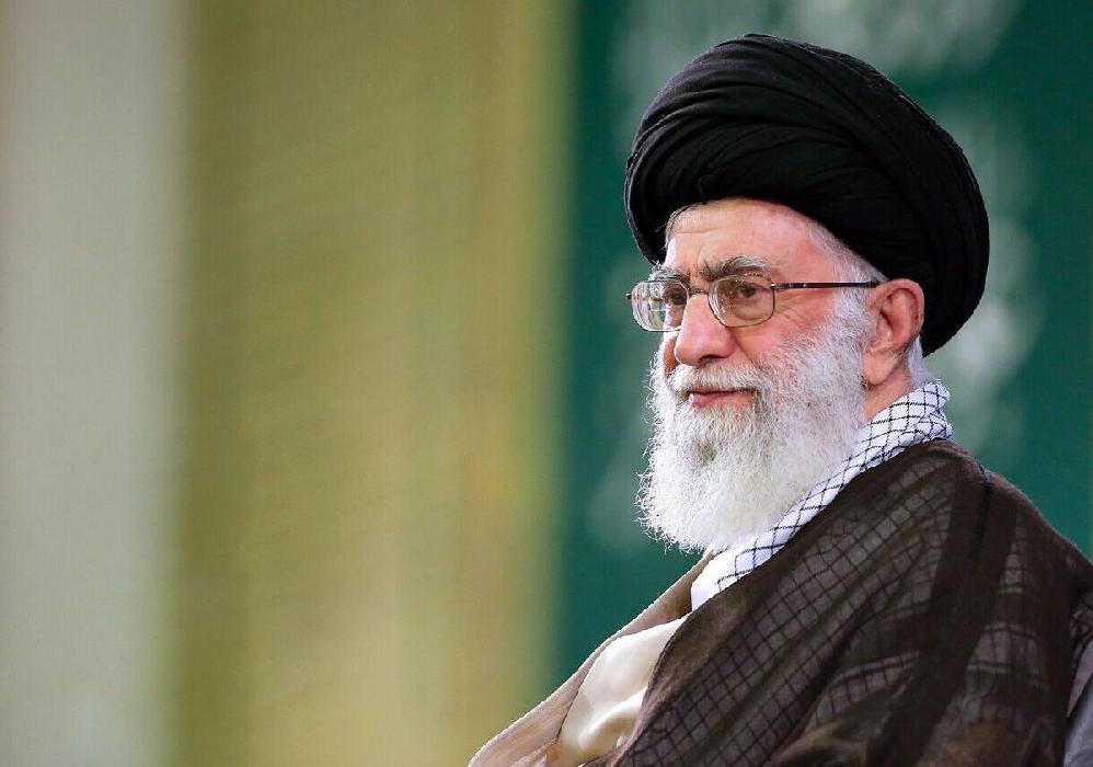 پانار | پارس ساختار | قرائت پیام رهبر انقلاب در مراسم تشییع شهید سلیمانی در کرمان 