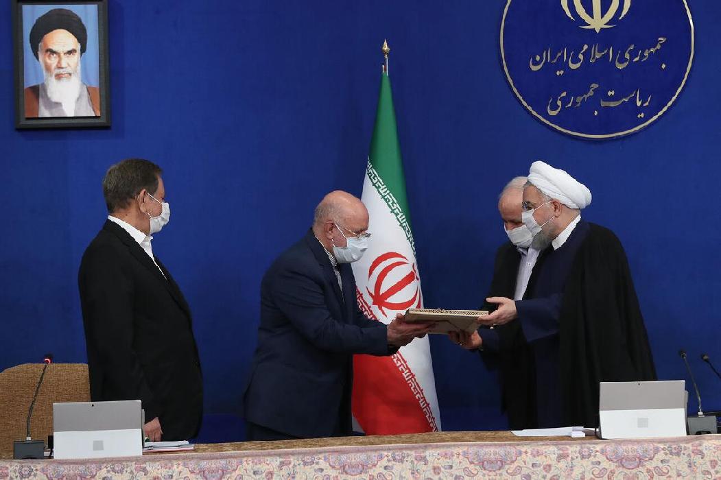 پانار | پارس ساختار | رییس‌جمهوری از دستگاه‌های اجرایی برگزیده در جشنواره شهید رجایی تقدیر کرد